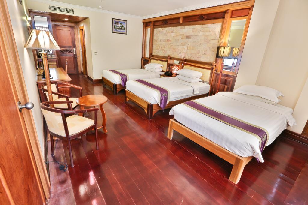 Blue River Hotel Phnom Penh Esterno foto