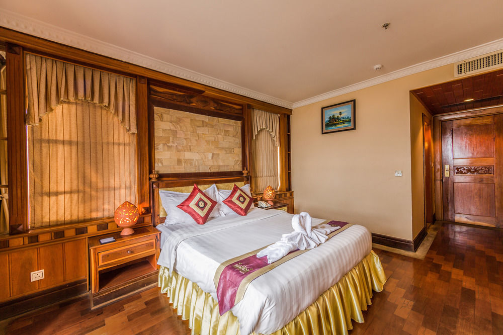 Blue River Hotel Phnom Penh Esterno foto
