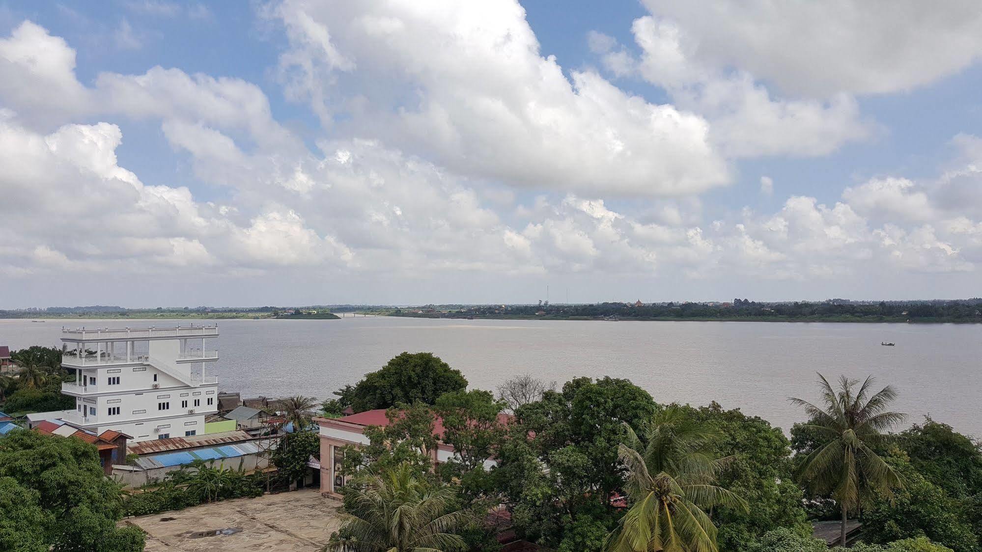 Blue River Hotel Phnom Penh Esterno foto