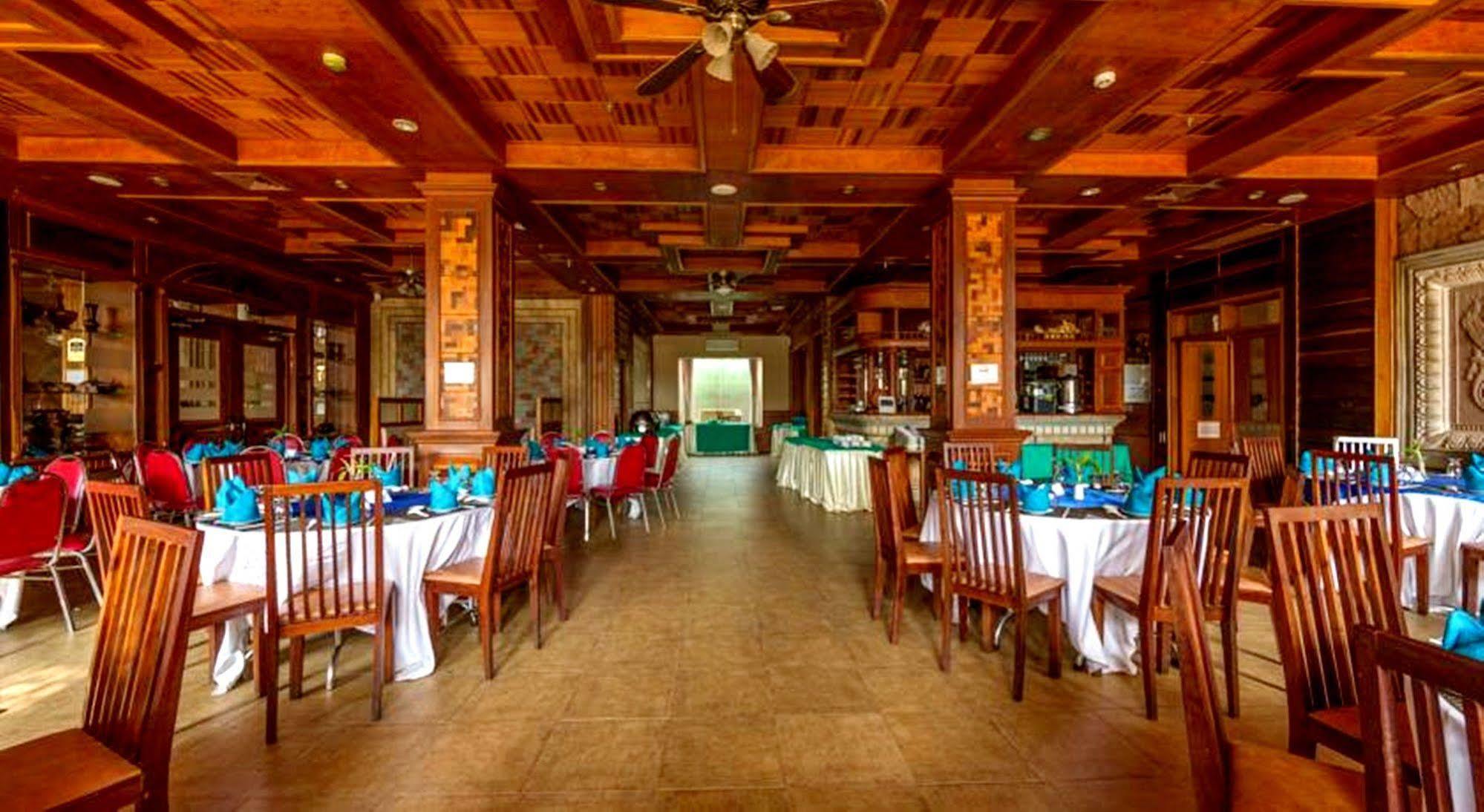 Blue River Hotel Phnom Penh Esterno foto